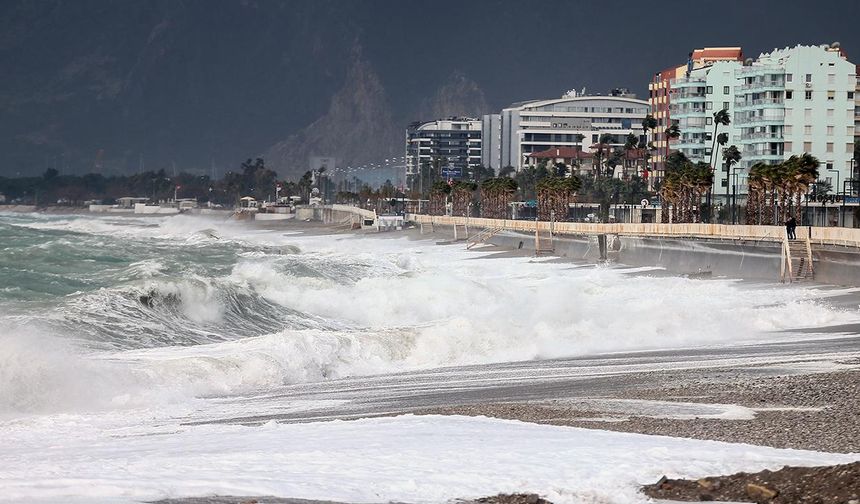 Antalya Büyükşehir Belediyesi saat verdi: Antalya'da fırtına kapıda!