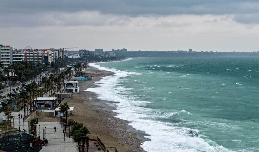 Antalya Büyükşehir Belediyesi uyardı! Antalya yeniden fırtına etkisine giriyor