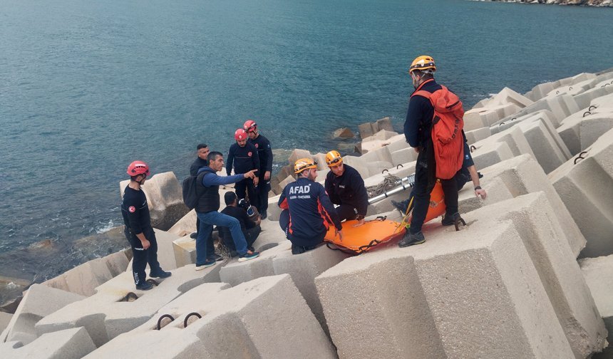 Antalya’da beton bloklar arasında can pazarı