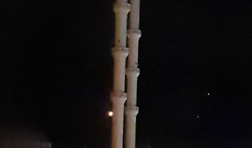 Isparta’daki şiddetli rüzgar camiye zarar verdi