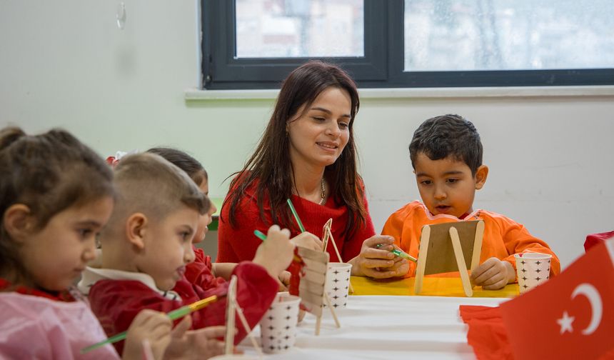 Manavgat’taki çocuklar bayrak sevgisiyle tanıştı