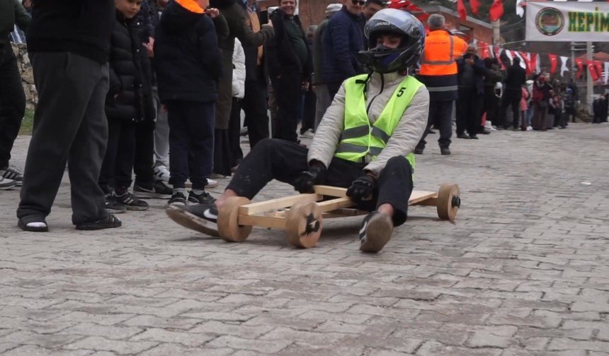 Burdur'da çocukluk oyunu festivale döndü