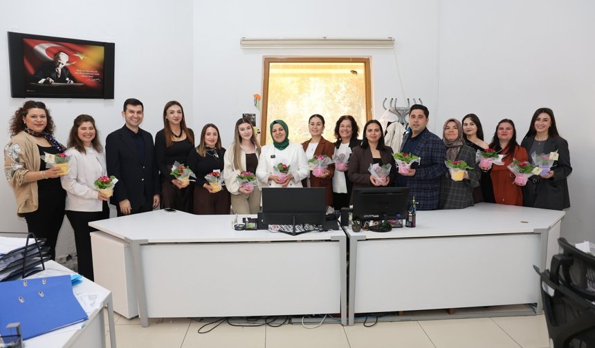 Aksu Belediyesi 8 Mart’ta kadın çalışanlarını unutmadı