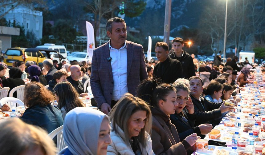 Kemer’deki iftar sofrası yürekleri ısıttı