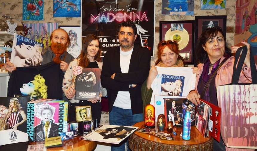 Antalyalı öğretmenin Madonna aşkı Kaleiçi’ne taşındı