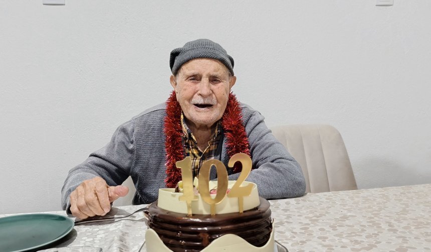 102’nci yaş gününü çocukları ve torunlarıyla kutladı