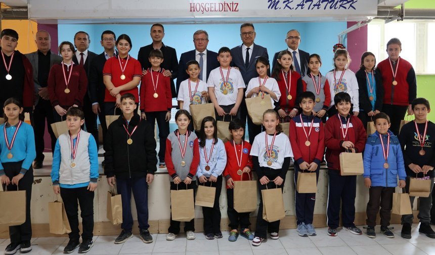 Antalya’da akıl ve zeka oyunları oynandı