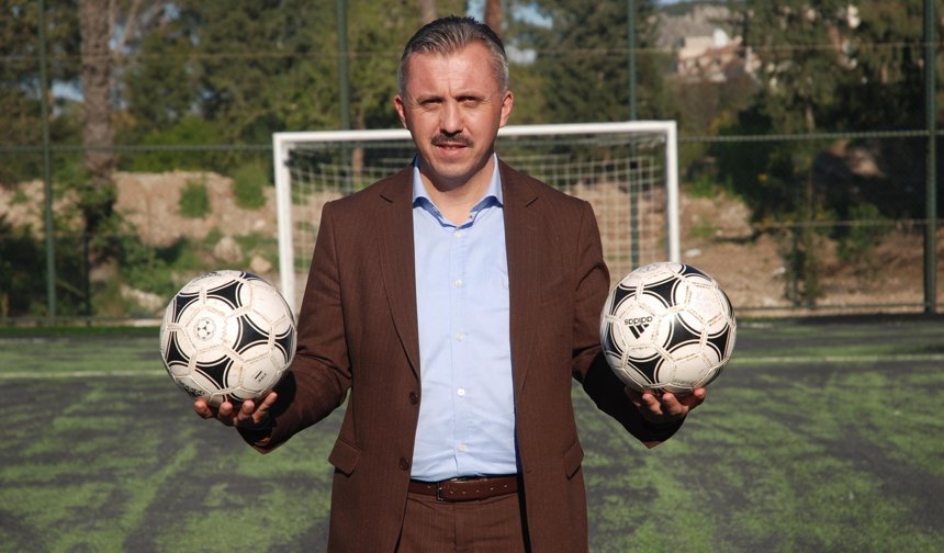 Kemer'de gençlere yeni halı saha