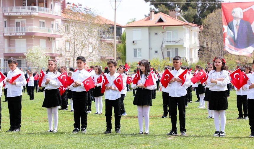 Korkuteli’nde 23 Nisan coşkusu zirve yaptı