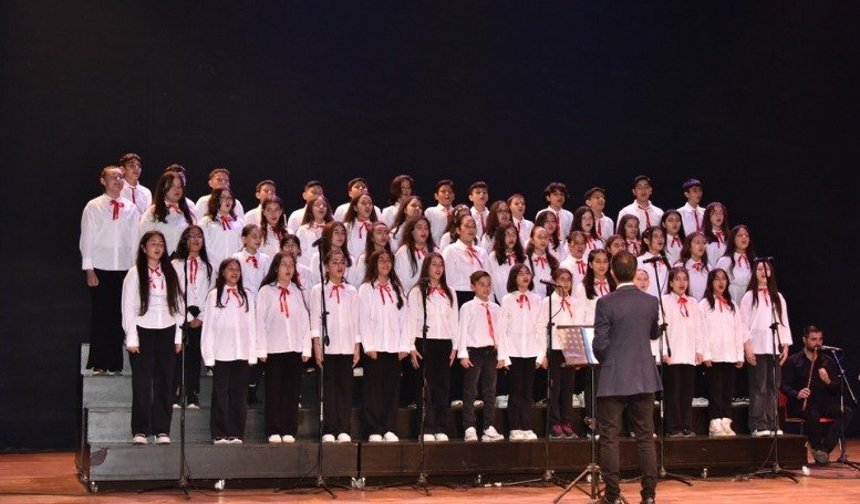 Manavgat’ta öğrenciler performansıyla büyüledi