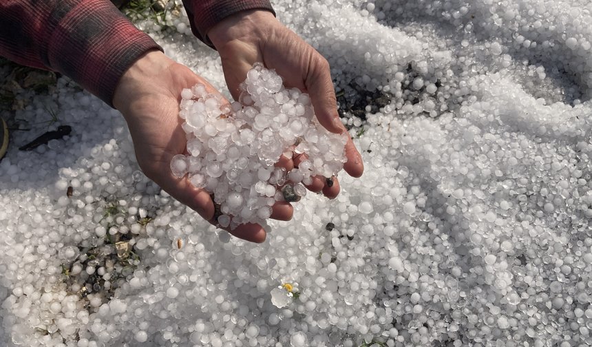 Mersin'de misket büyüklüğünde dolu etkili oldu
