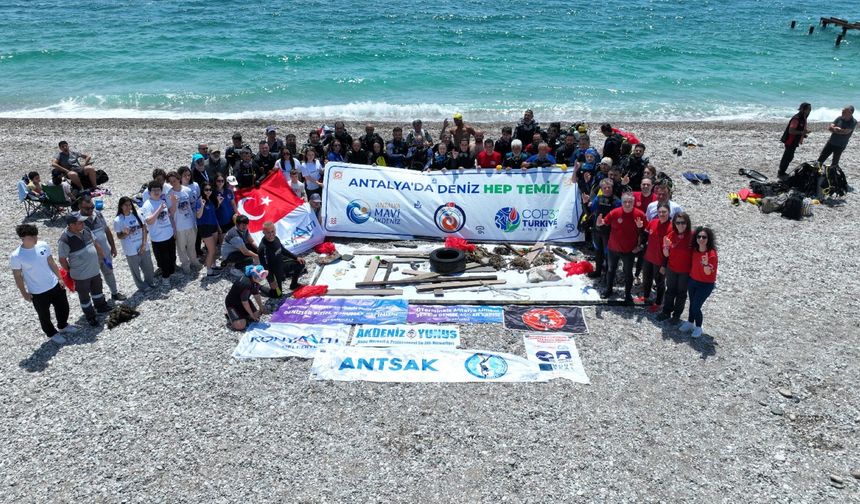 Antalya’dan yaklaşık 20 ton atık çıkartıldı