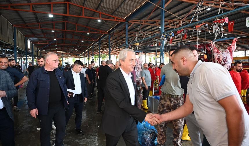 Başkan Kocagöz bayram namazı sonrası kesim alanlarını ziyaret etti
