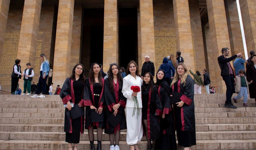 Başkan Saniye Caran’dan Anıtkabir’de 257 gence unutulmaz mezuniyet
