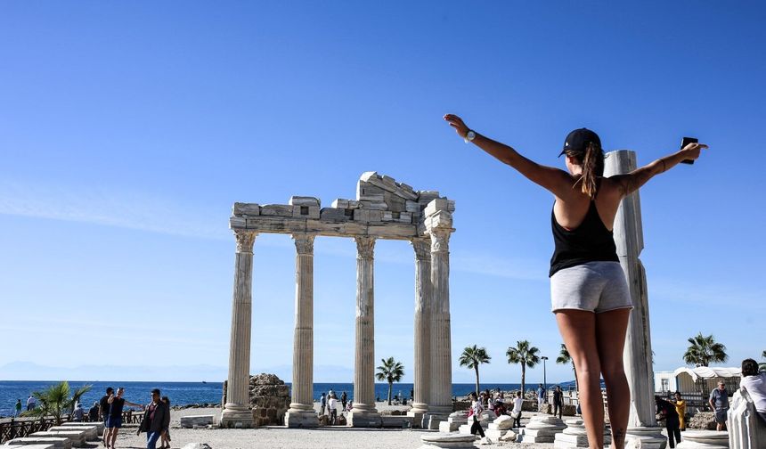 Bayram tatili Antalya’ya yaradı! 10 milyon insan seyahat etti
