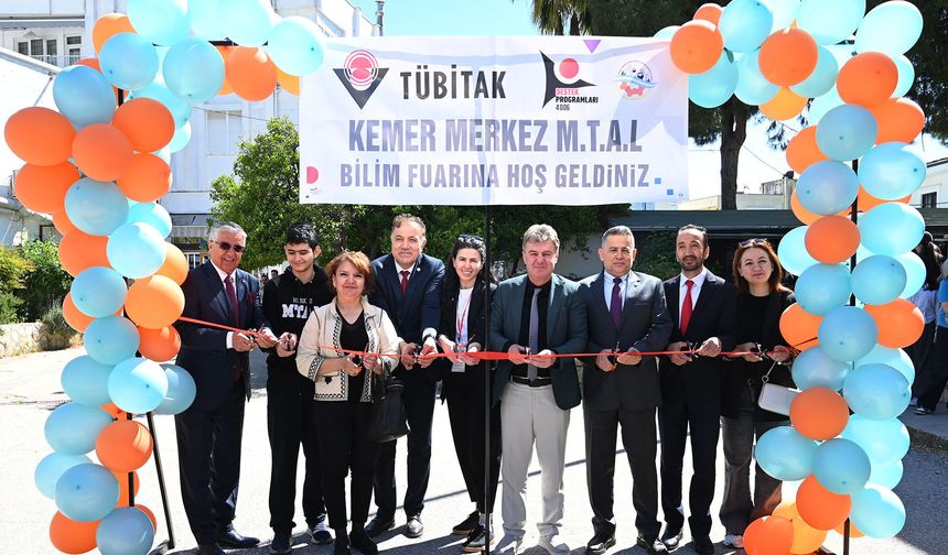 Kemer’de TÜBİTAK 4006 Bilim Fuarı
