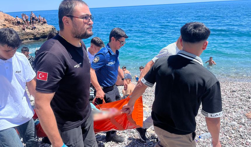 Konyaaltı’nda Sahili’nde bayram günü tehlike atlatıldı