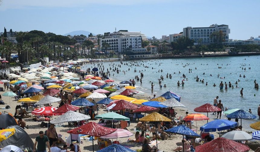 Kuşadası’nda 9 günlük tatil turizmi canlandırdı