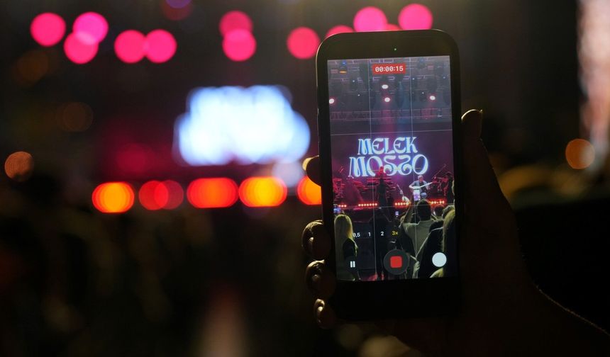 Melek Mosso Alanya'da festivalde sahne aldı