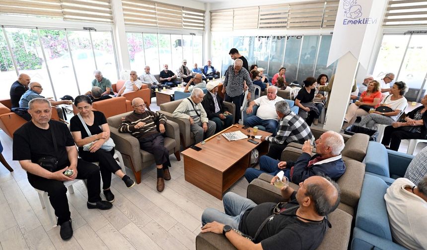 Mersin’de emekliler bayram sevincinde buluştu