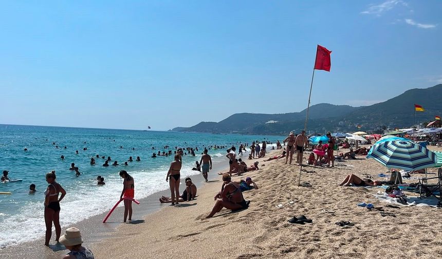 Turistler sahillere akın etti