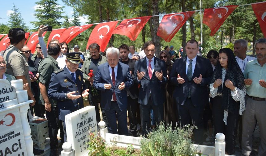 15 Temmuz şehidi Yasin Naci Ağaroğlu, mezarı başında anıldı