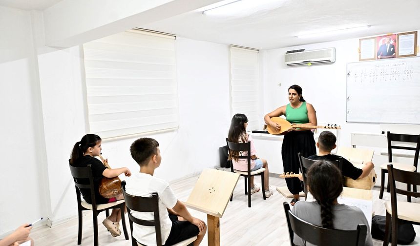 Antalya’da bağlamanın sesi Değirmenönü’nde yankılanıyor