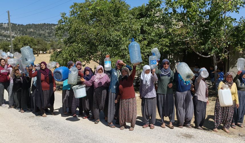 Mersin'de su krizi hayatı durdurdu! Vatandaşlar su kuyruğuna giriyor