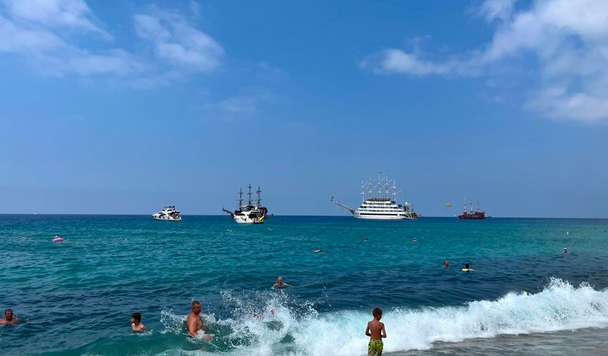 Antalya doldu taştı! Turistler akın akın geliyor