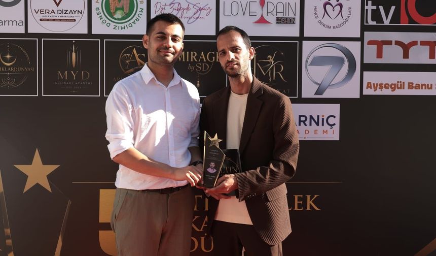 Erkek yarışmacı olarak ilke imza atmıştı! Antalyalı Musa Emre Erbi'ye kariyer ödülü