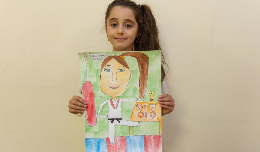 Manavgat’ta çocuklar kendi karikatürlerini çizdi