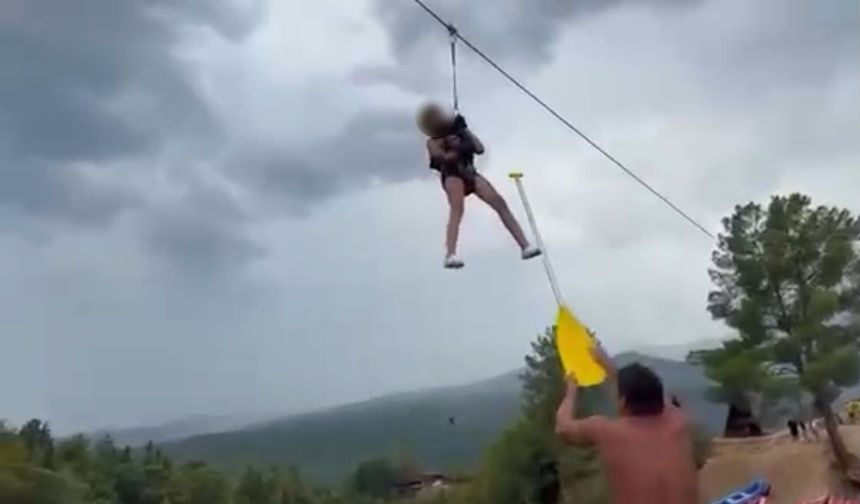 Kanyonda ziplinede asılı kalan turist çocuğu rafting rehberi kurtardı