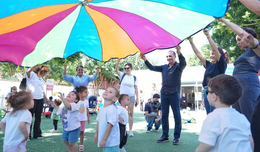 Konyaaltı Belediye Başkanı Cem Kotan bebeklerin aileleriyle buluştu