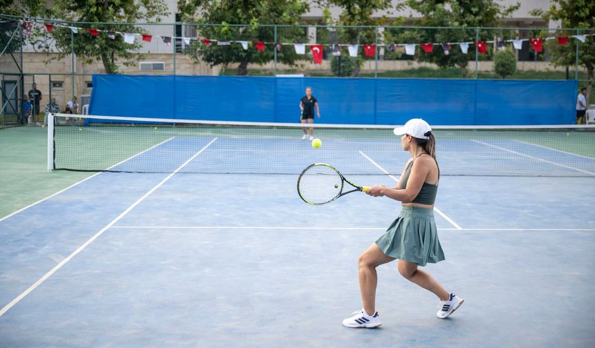 Mersin’de tenis şampiyonları belli oldu