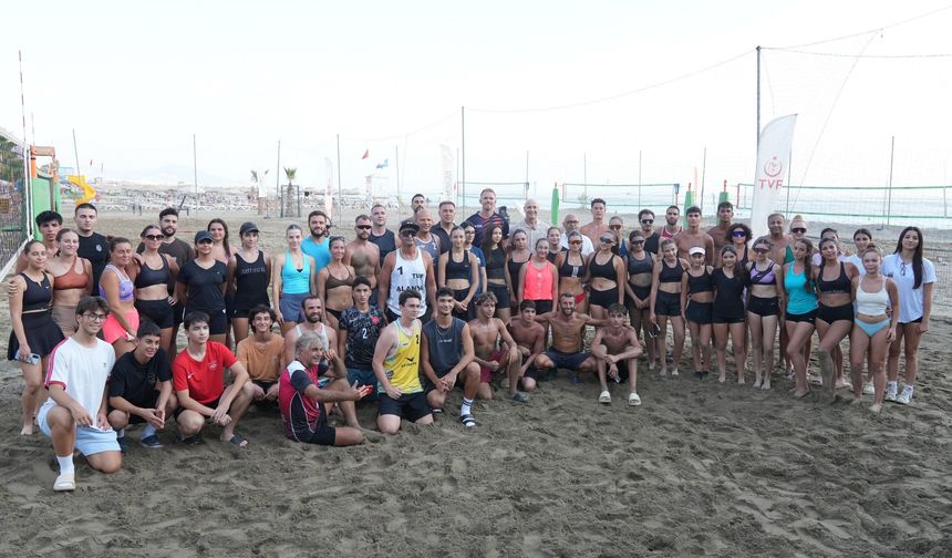 Ünlü plaj voleybolcuları, Antalya’ya elçi oldular