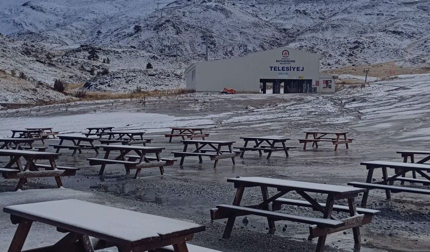 Denizli’ye mevsimin ilk karı düştü