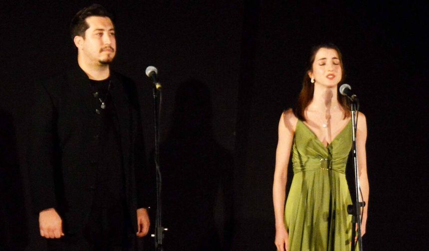 Müze bahçesinde opera şarkıları yankılandı